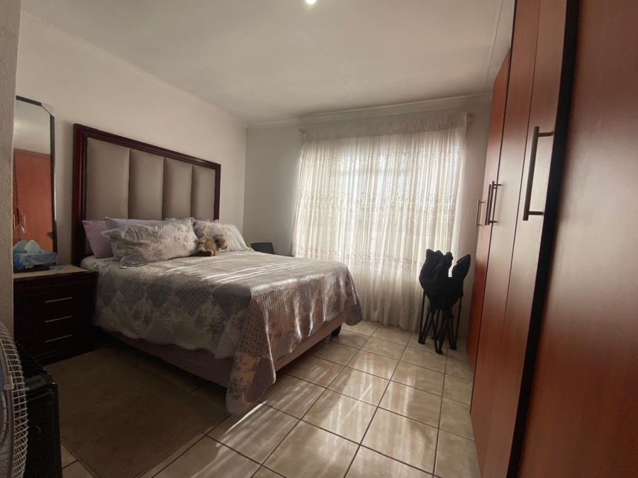 To Let 3 Bedroom Property for Rent in Moroka North Gauteng