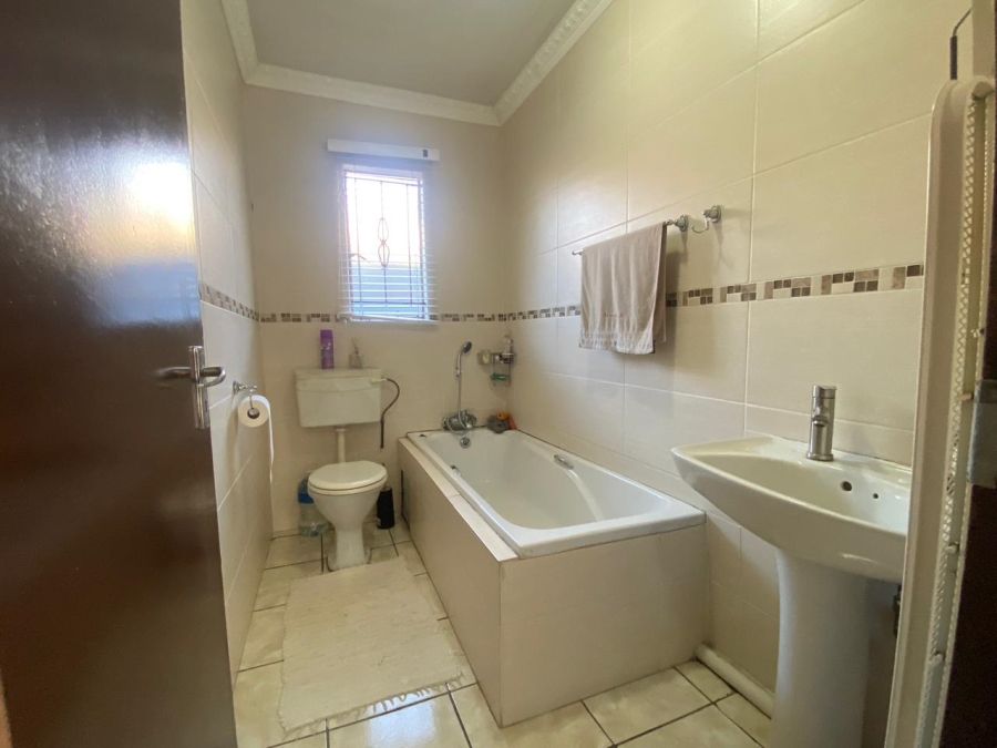 To Let 3 Bedroom Property for Rent in Moroka North Gauteng