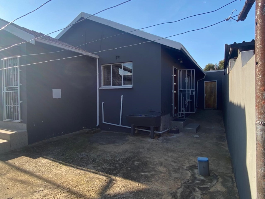 To Let 3 Bedroom Property for Rent in Moroka North Gauteng
