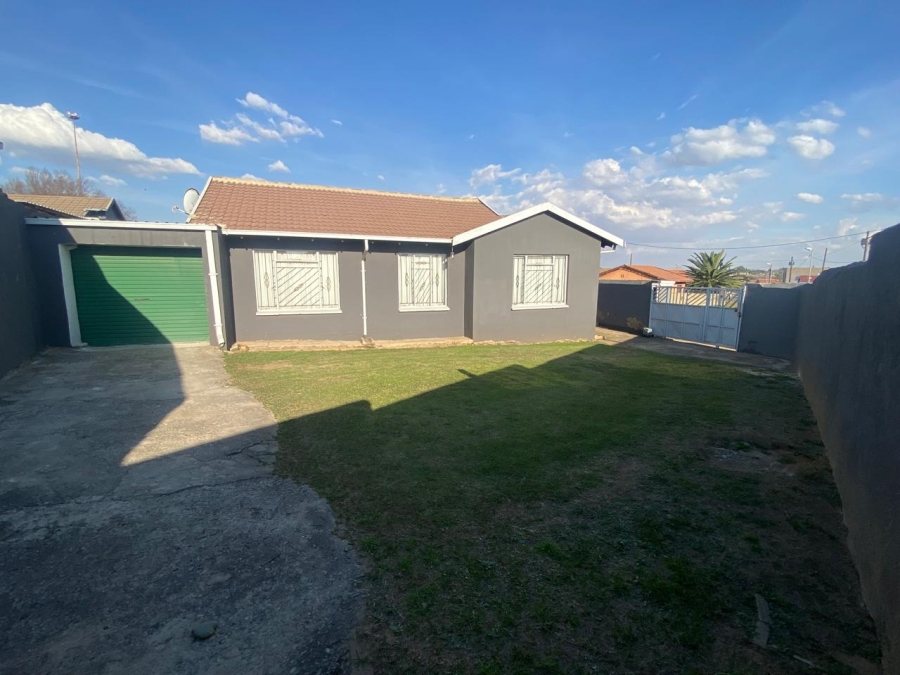 To Let 3 Bedroom Property for Rent in Moroka North Gauteng
