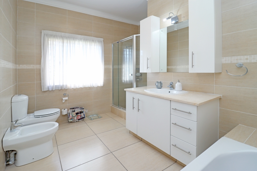 6 Bedroom Property for Sale in Glenhazel Gauteng