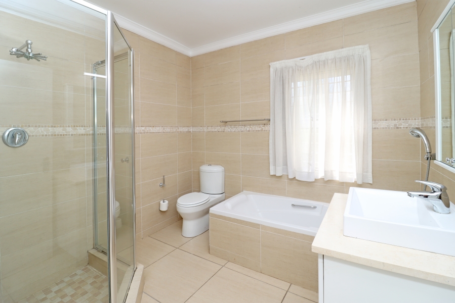 6 Bedroom Property for Sale in Glenhazel Gauteng