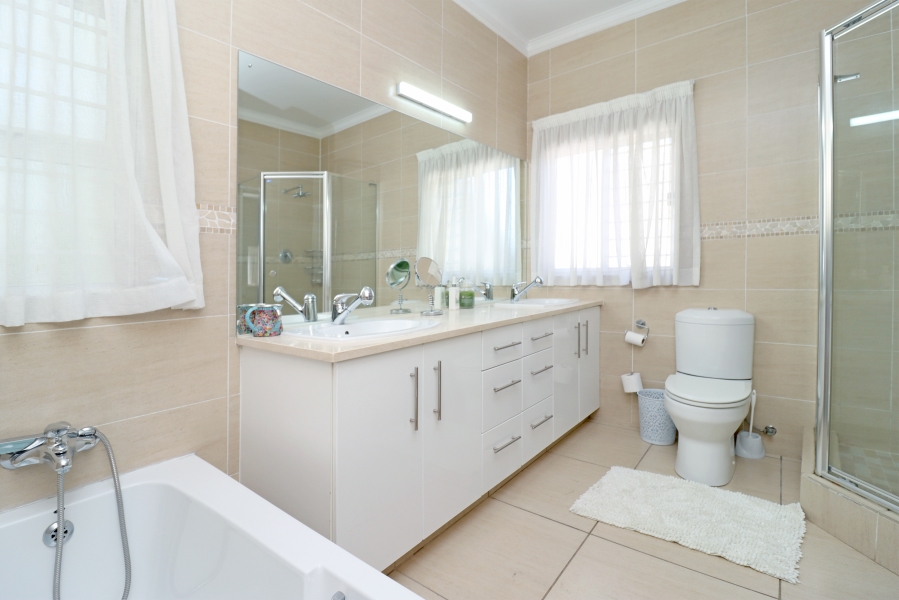 6 Bedroom Property for Sale in Glenhazel Gauteng