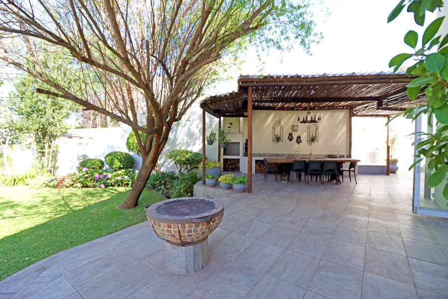 6 Bedroom Property for Sale in Glenhazel Gauteng