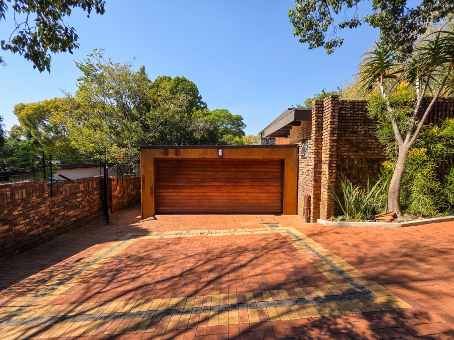 5 Bedroom Property for Sale in Waterkloof Ridge Gauteng