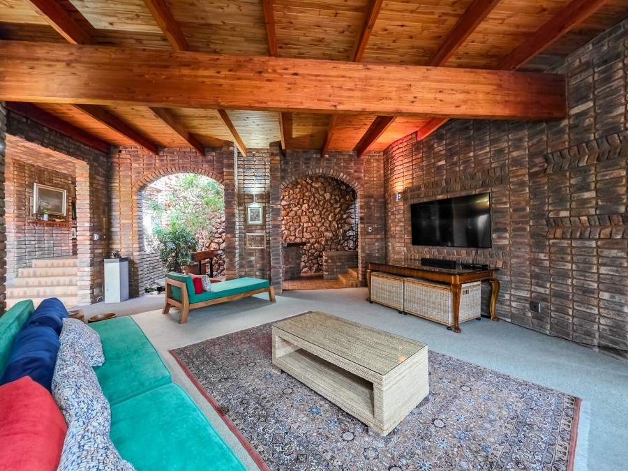 5 Bedroom Property for Sale in Waterkloof Ridge Gauteng