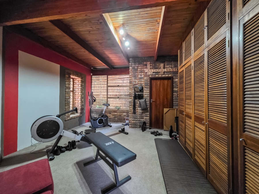 5 Bedroom Property for Sale in Waterkloof Ridge Gauteng