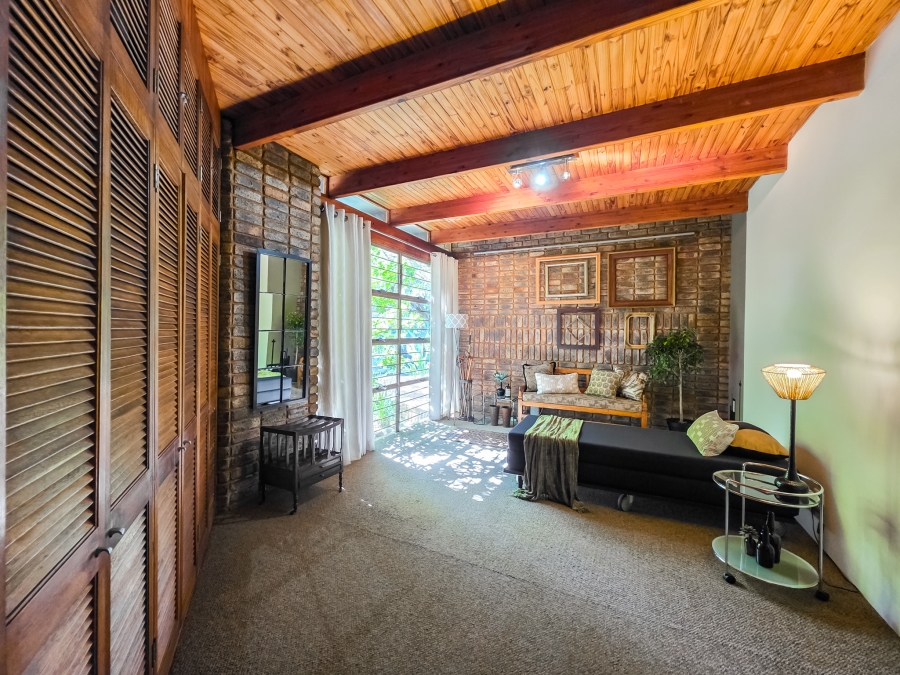 5 Bedroom Property for Sale in Waterkloof Ridge Gauteng