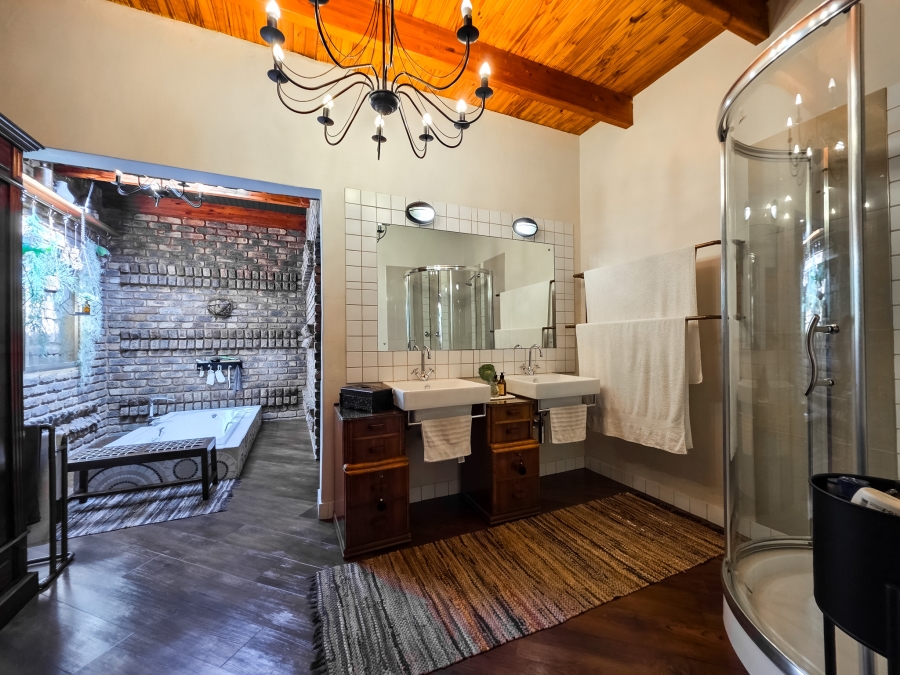 5 Bedroom Property for Sale in Waterkloof Ridge Gauteng