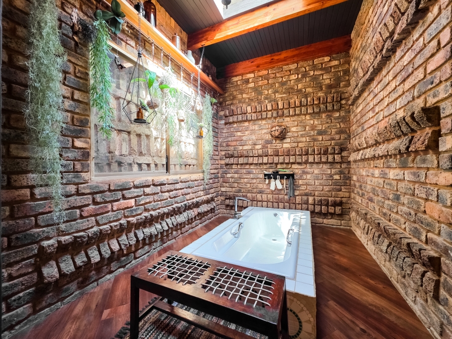 5 Bedroom Property for Sale in Waterkloof Ridge Gauteng