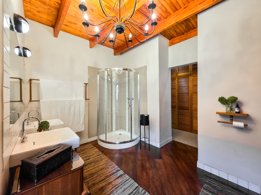 5 Bedroom Property for Sale in Waterkloof Ridge Gauteng