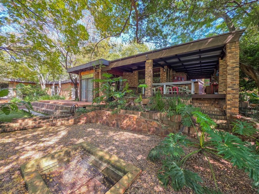 5 Bedroom Property for Sale in Waterkloof Ridge Gauteng