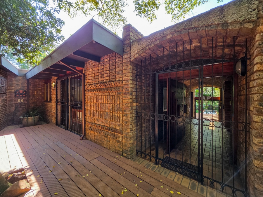 5 Bedroom Property for Sale in Waterkloof Ridge Gauteng