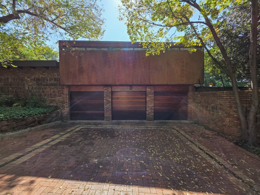 5 Bedroom Property for Sale in Waterkloof Ridge Gauteng