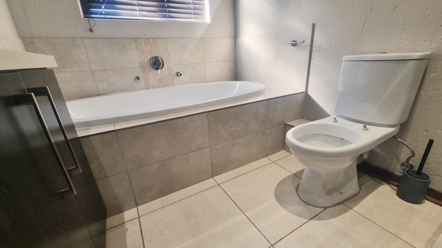 3 Bedroom Property for Sale in Broadacres Gauteng