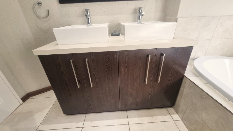 3 Bedroom Property for Sale in Broadacres Gauteng