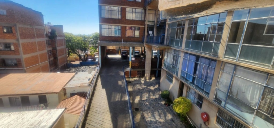 1 Bedroom Property for Sale in Yeoville Gauteng