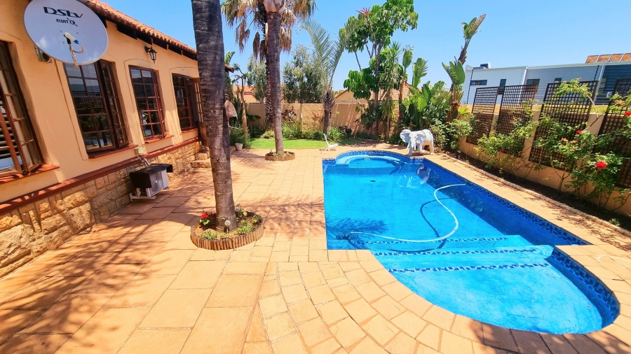 4 Bedroom Property for Sale in Noordwyk Gauteng