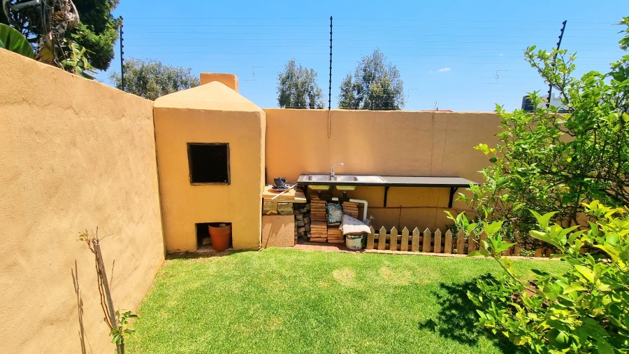 4 Bedroom Property for Sale in Noordwyk Gauteng