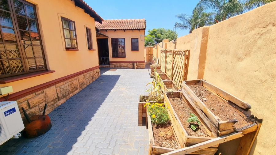 4 Bedroom Property for Sale in Noordwyk Gauteng