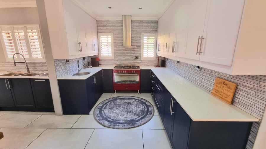 4 Bedroom Property for Sale in Noordwyk Gauteng
