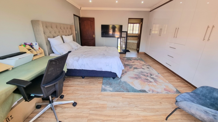 4 Bedroom Property for Sale in Noordwyk Gauteng