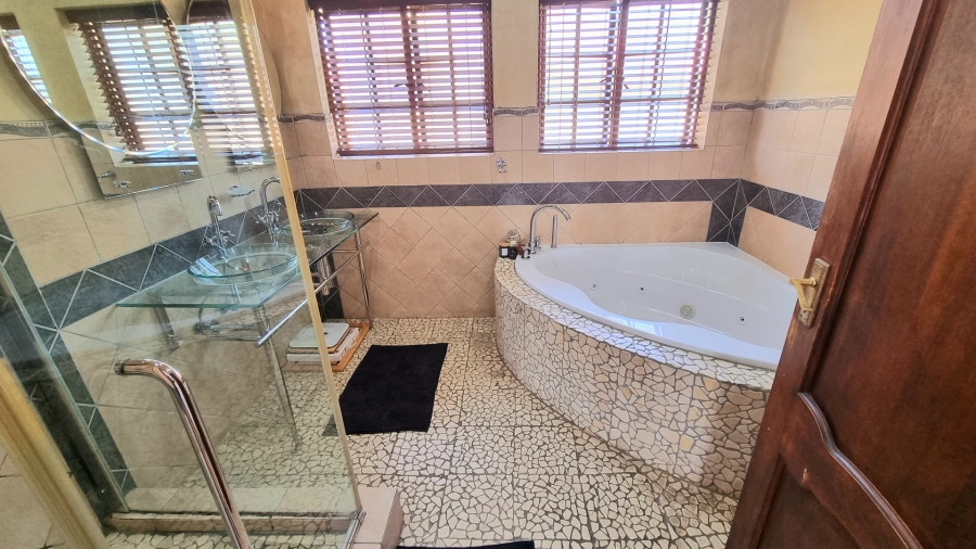 4 Bedroom Property for Sale in Noordwyk Gauteng