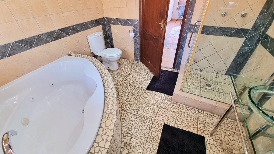 4 Bedroom Property for Sale in Noordwyk Gauteng