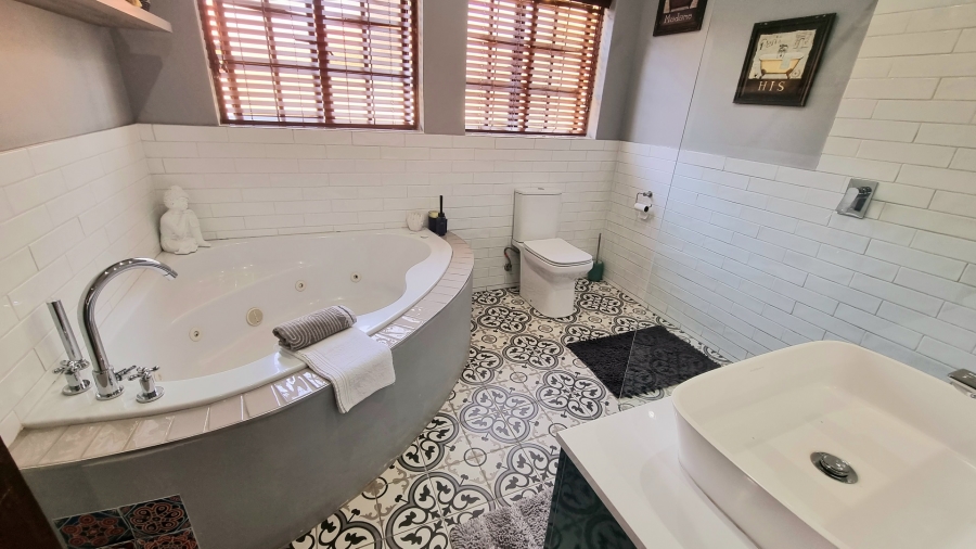 4 Bedroom Property for Sale in Noordwyk Gauteng