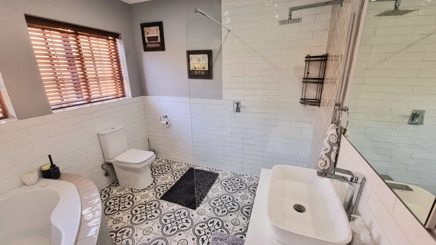 4 Bedroom Property for Sale in Noordwyk Gauteng