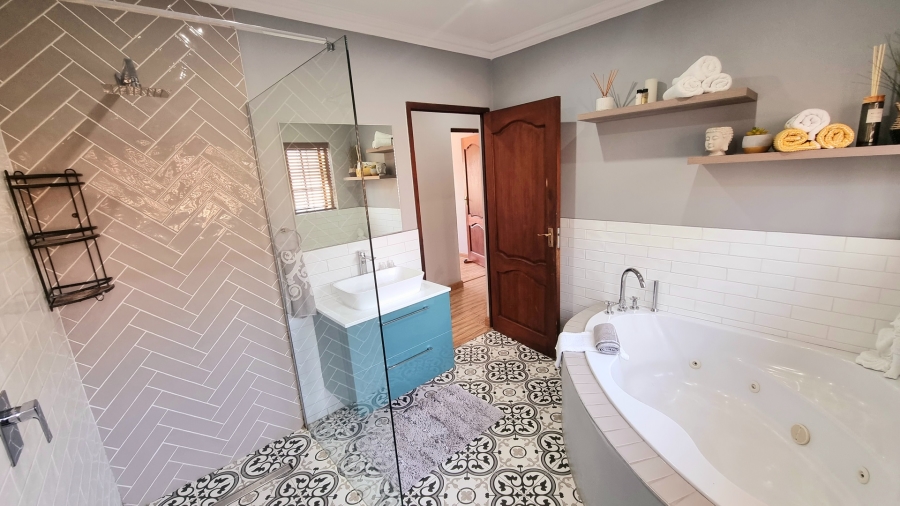 4 Bedroom Property for Sale in Noordwyk Gauteng