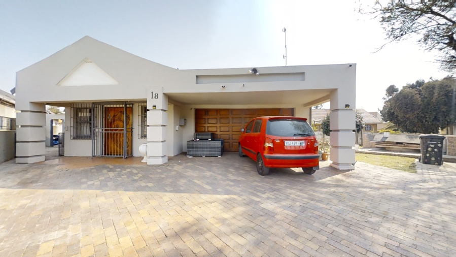 3 Bedroom Property for Sale in Mackenzie Park Gauteng