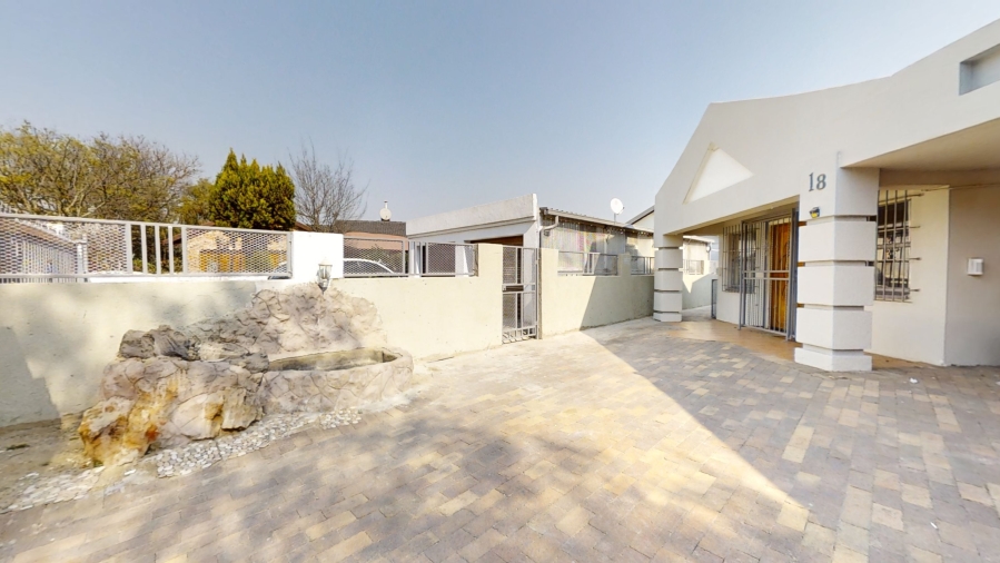 3 Bedroom Property for Sale in Mackenzie Park Gauteng