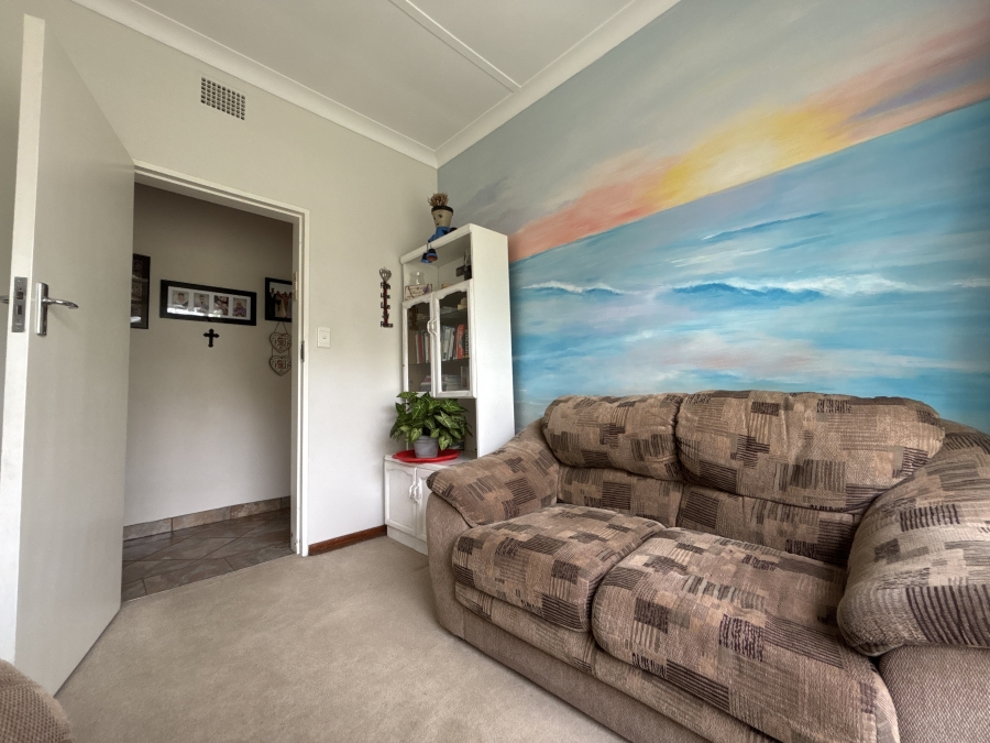 4 Bedroom Property for Sale in Farrarmere Gauteng