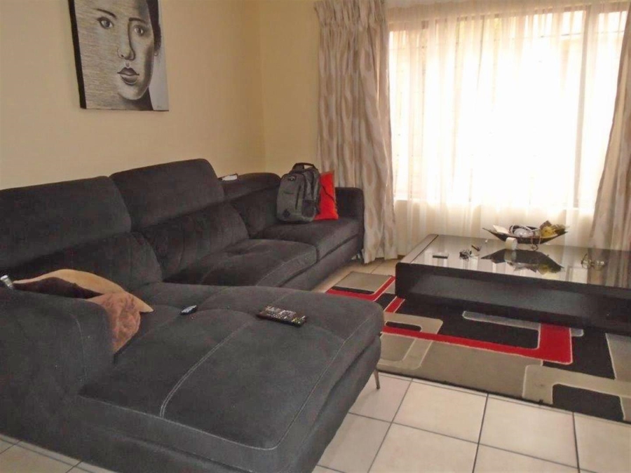 To Let 2 Bedroom Property for Rent in Linden Gauteng