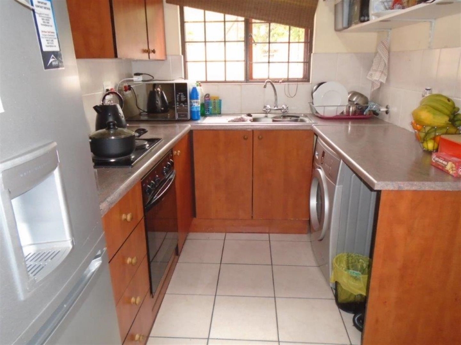 To Let 2 Bedroom Property for Rent in Linden Gauteng