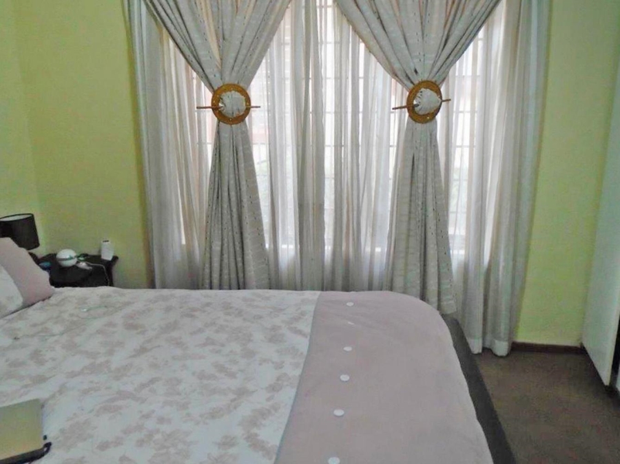 To Let 2 Bedroom Property for Rent in Linden Gauteng