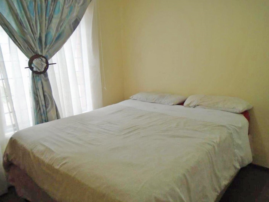 To Let 2 Bedroom Property for Rent in Linden Gauteng