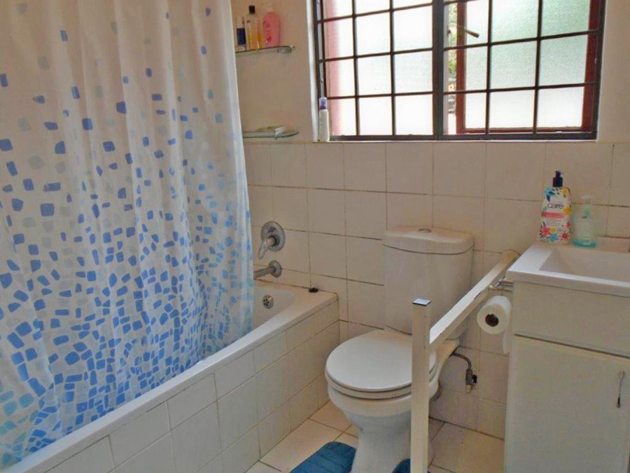 To Let 2 Bedroom Property for Rent in Linden Gauteng