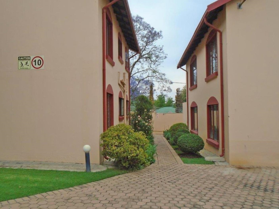 To Let 2 Bedroom Property for Rent in Linden Gauteng
