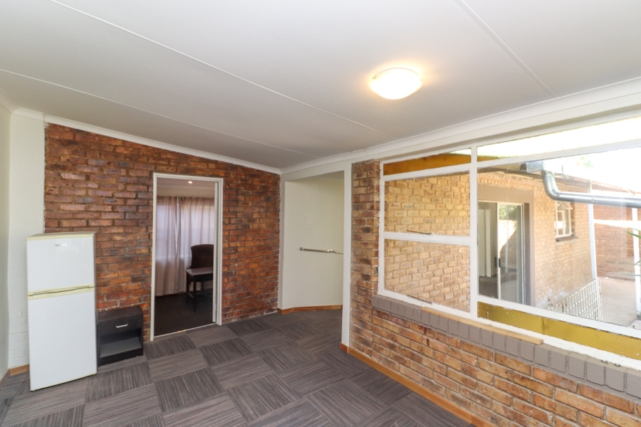 6 Bedroom Property for Sale in Northmead Gauteng