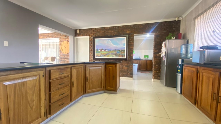 5 Bedroom Property for Sale in Moreleta Park Gauteng