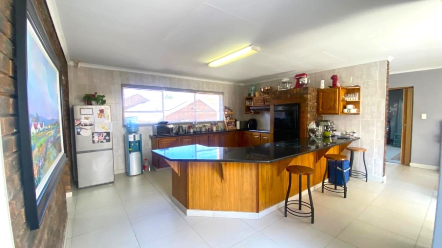 5 Bedroom Property for Sale in Moreleta Park Gauteng