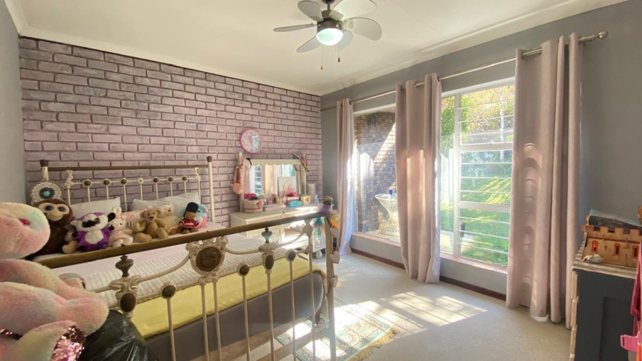5 Bedroom Property for Sale in Moreleta Park Gauteng