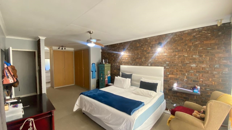 5 Bedroom Property for Sale in Moreleta Park Gauteng