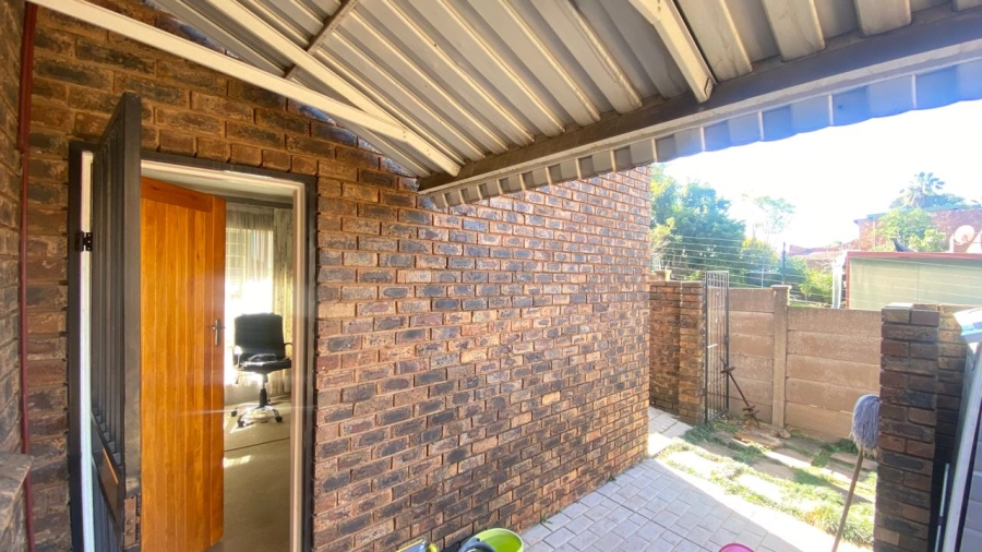 5 Bedroom Property for Sale in Moreleta Park Gauteng