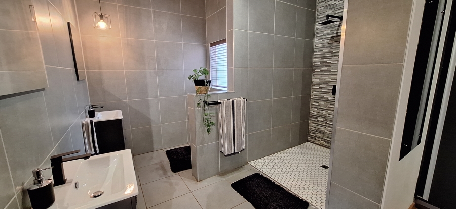 4 Bedroom Property for Sale in Val de Grace Gauteng
