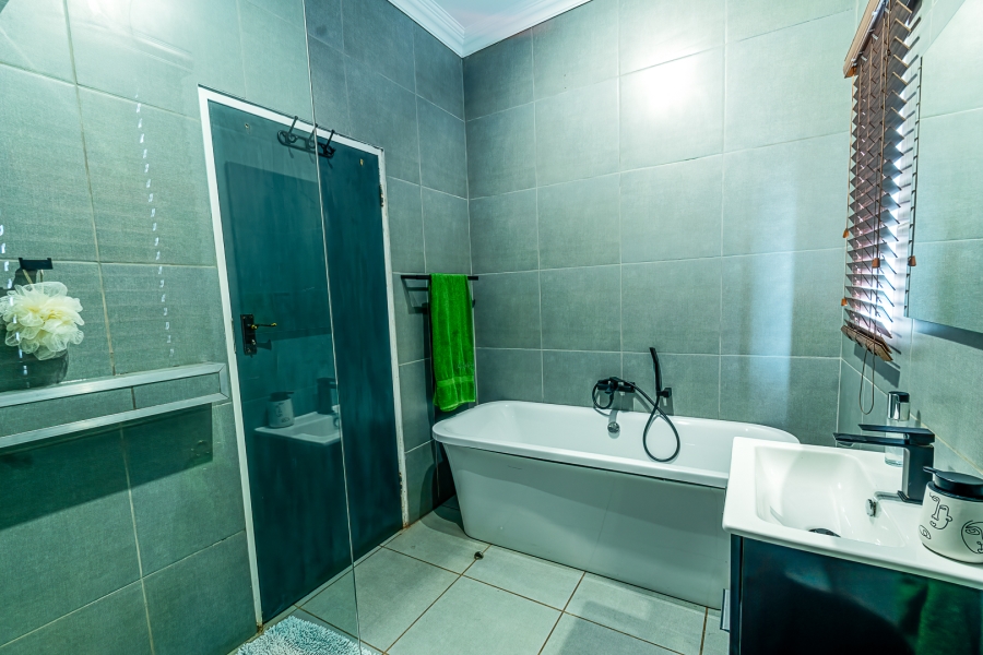 4 Bedroom Property for Sale in Val de Grace Gauteng