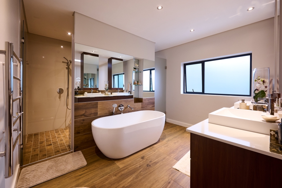 4 Bedroom Property for Sale in Waterfall Country Estate Gauteng