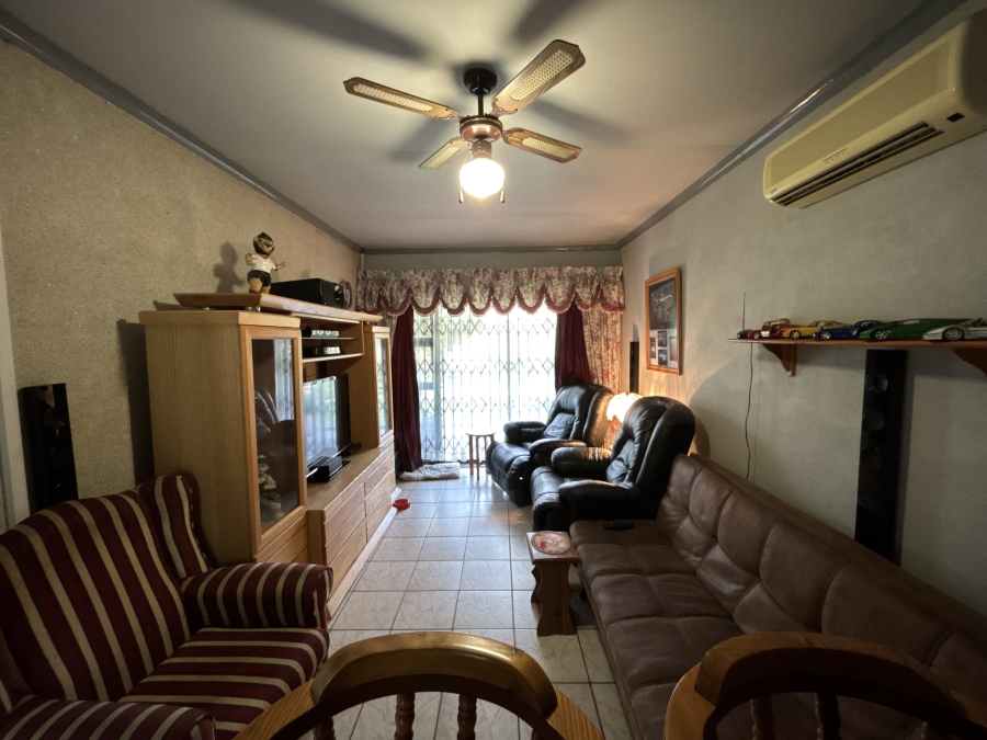 3 Bedroom Property for Sale in Farrarmere Gauteng